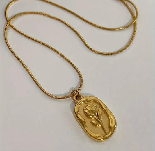 Rosá Engraved Vintage Pendant